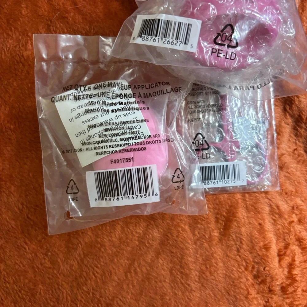 Cosmetic Bag-Eyebrow Kit-Makeup Brushes & Covers-Back Scrubber-Mini Sewing Kit. - Picture 7 of 16